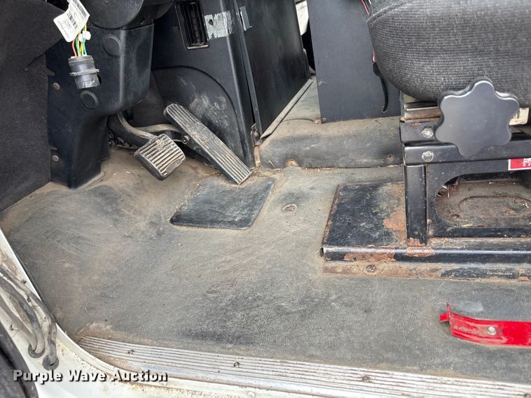 image for item FB8691 2009 Freightliner FLD120 semi truck