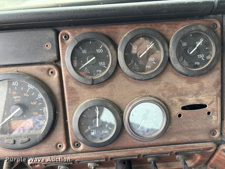 image for item FB8691 2009 Freightliner FLD120 semi truck