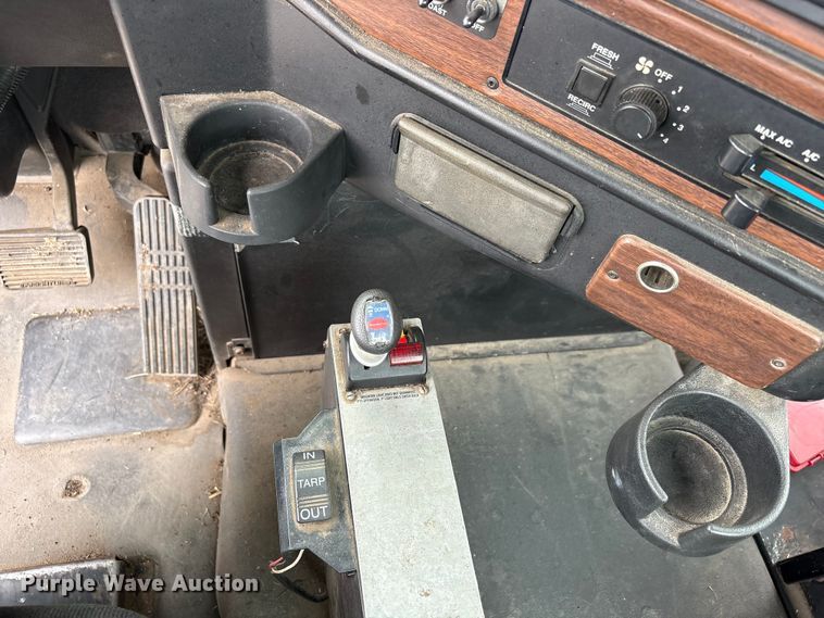 image for item FB8691 2009 Freightliner FLD120 semi truck