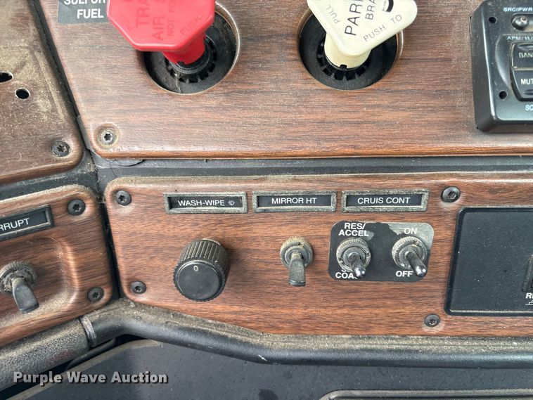 image for item FB8691 2009 Freightliner FLD120 semi truck