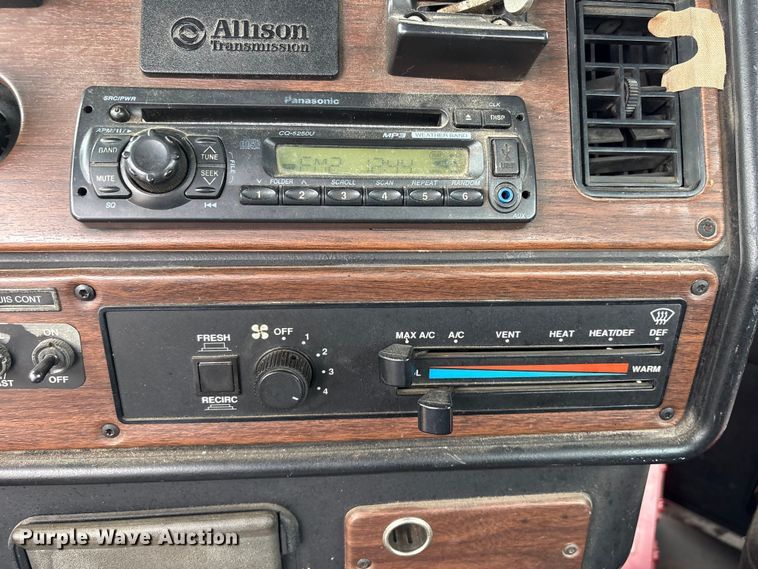 image for item FB8691 2009 Freightliner FLD120 semi truck