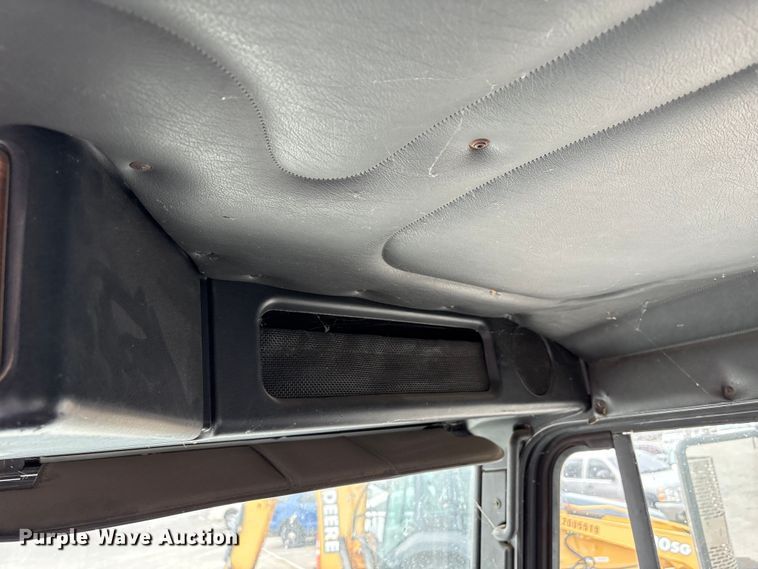 image for item FB8691 2009 Freightliner FLD120 semi truck