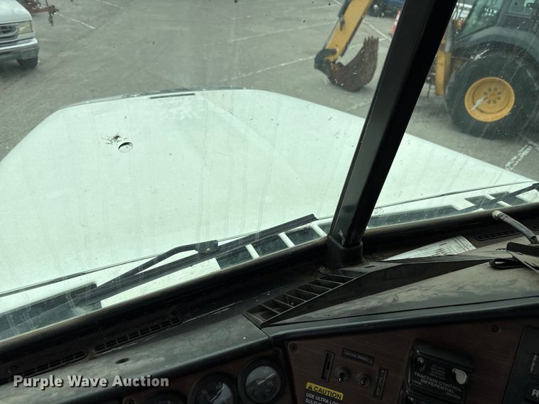 image for item FB8691 2009 Freightliner FLD120 semi truck