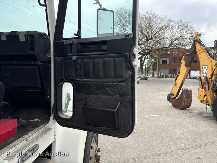 image for item FB8691 2009 Freightliner FLD120 semi truck