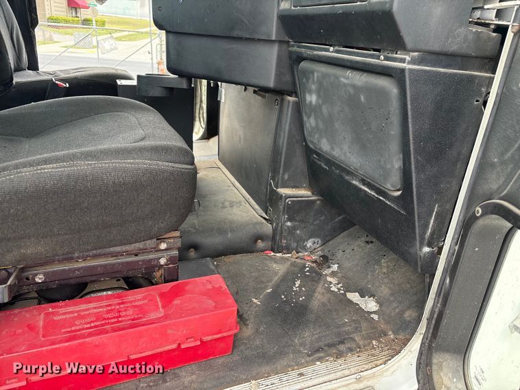 image for item FB8691 2009 Freightliner FLD120 semi truck