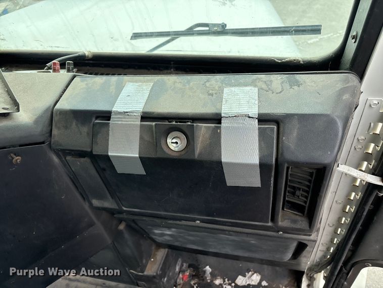 image for item FB8691 2009 Freightliner FLD120 semi truck