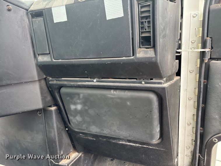 image for item FB8691 2009 Freightliner FLD120 semi truck