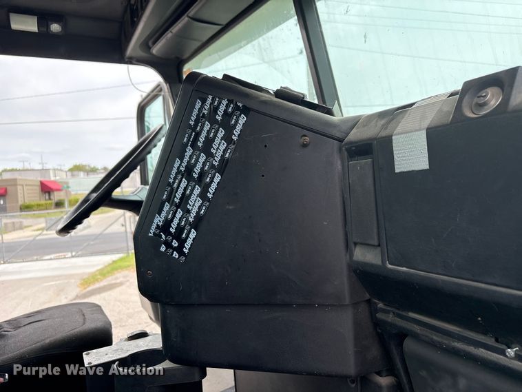 image for item FB8691 2009 Freightliner FLD120 semi truck