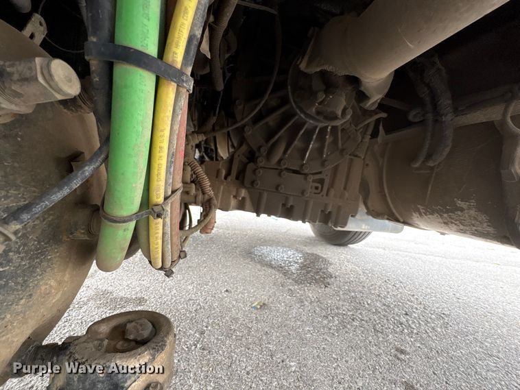 image for item FB8691 2009 Freightliner FLD120 semi truck