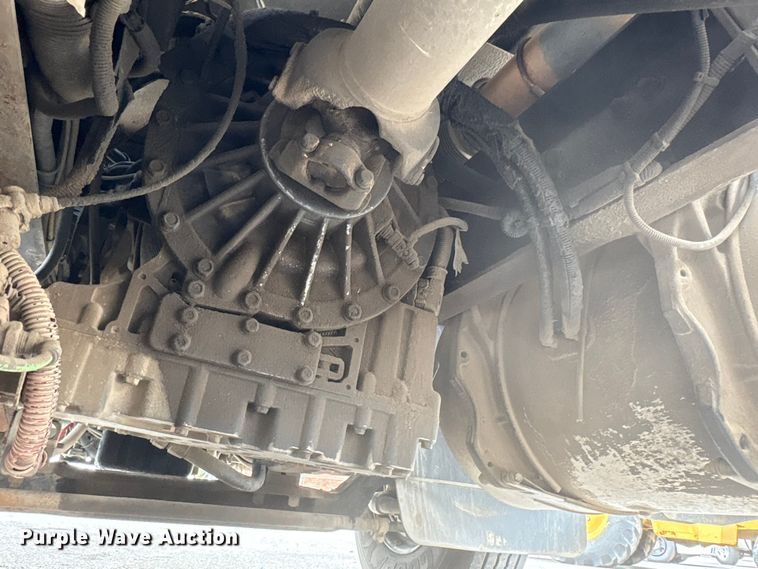 image for item FB8691 2009 Freightliner FLD120 semi truck