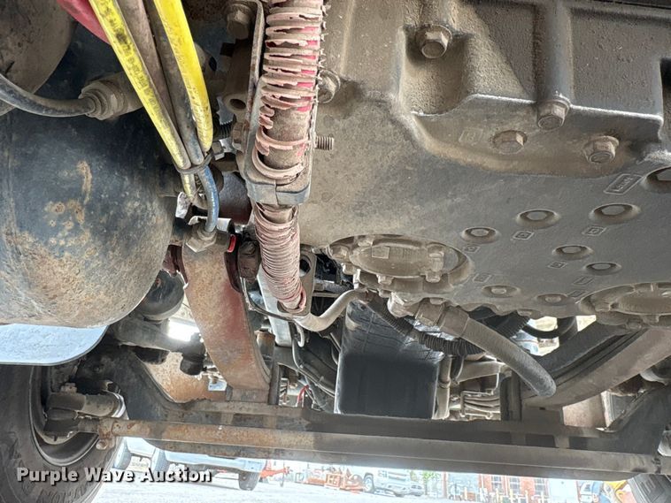 image for item FB8691 2009 Freightliner FLD120 semi truck