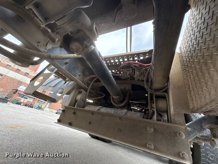 image for item FB8691 2009 Freightliner FLD120 semi truck