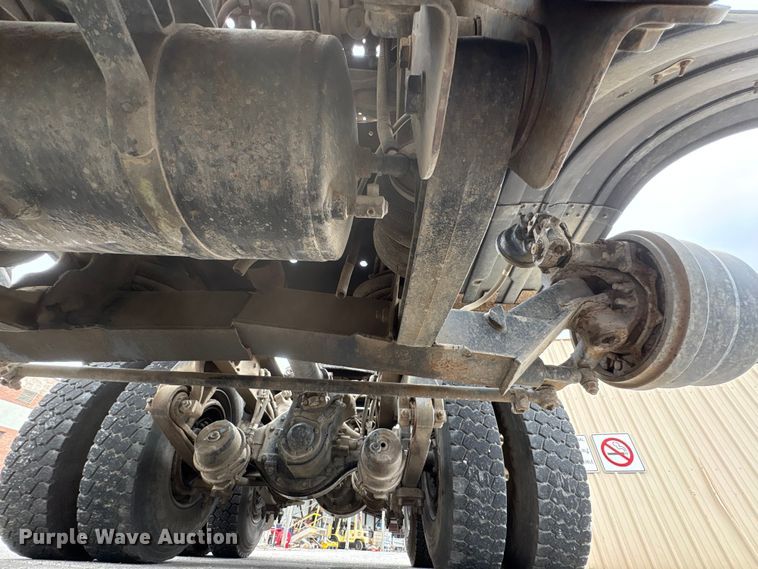 image for item FB8691 2009 Freightliner FLD120 semi truck