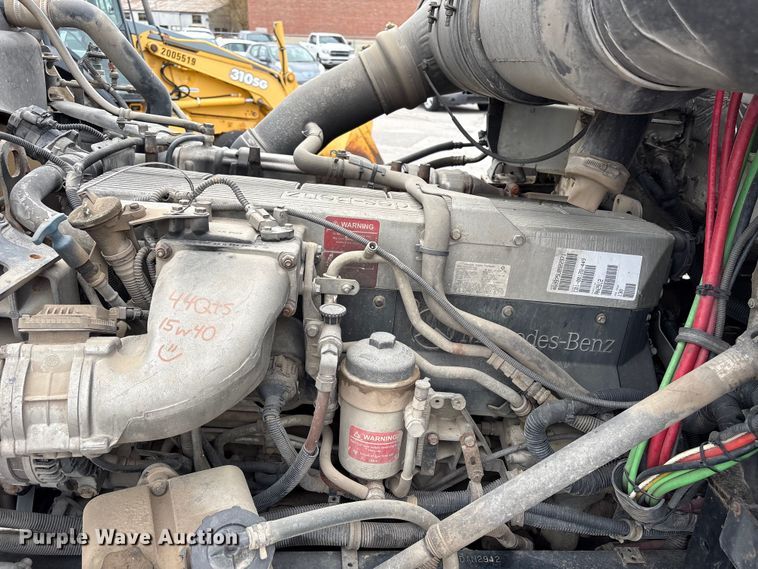 image for item FB8691 2009 Freightliner FLD120 semi truck