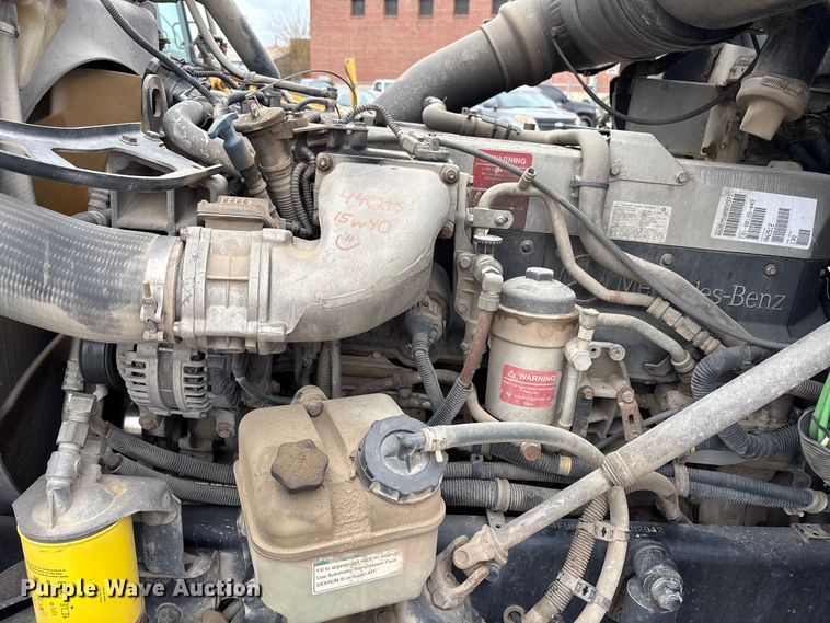 image for item FB8691 2009 Freightliner FLD120 semi truck