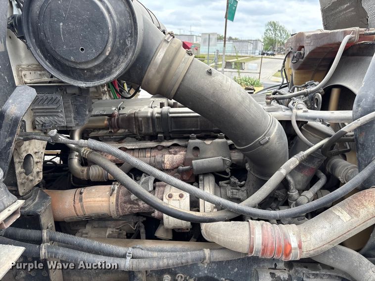 image for item FB8691 2009 Freightliner FLD120 semi truck