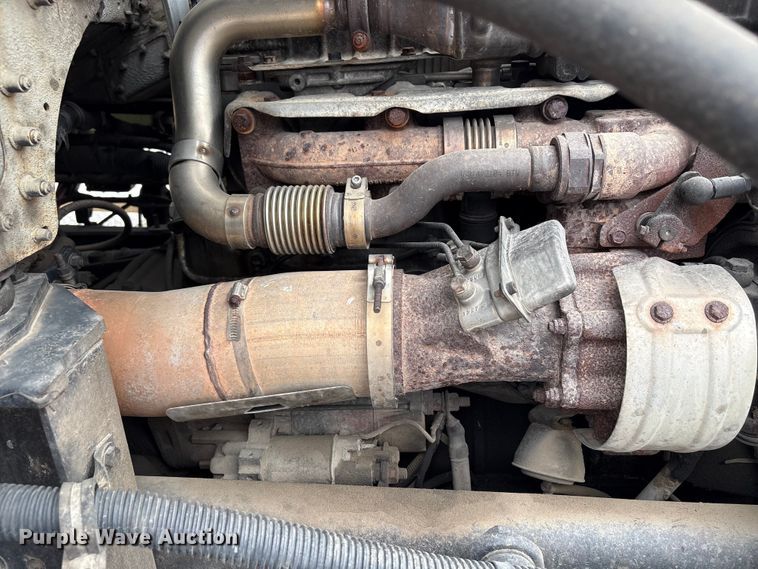 image for item FB8691 2009 Freightliner FLD120 semi truck