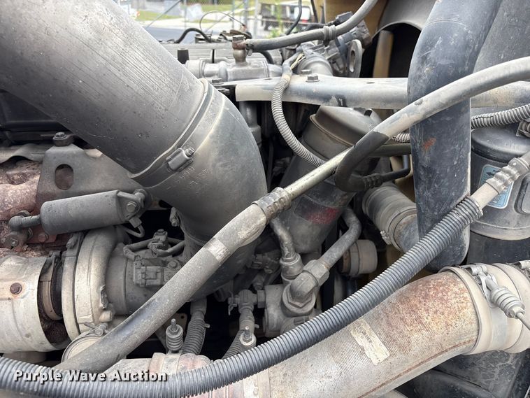 image for item FB8691 2009 Freightliner FLD120 semi truck