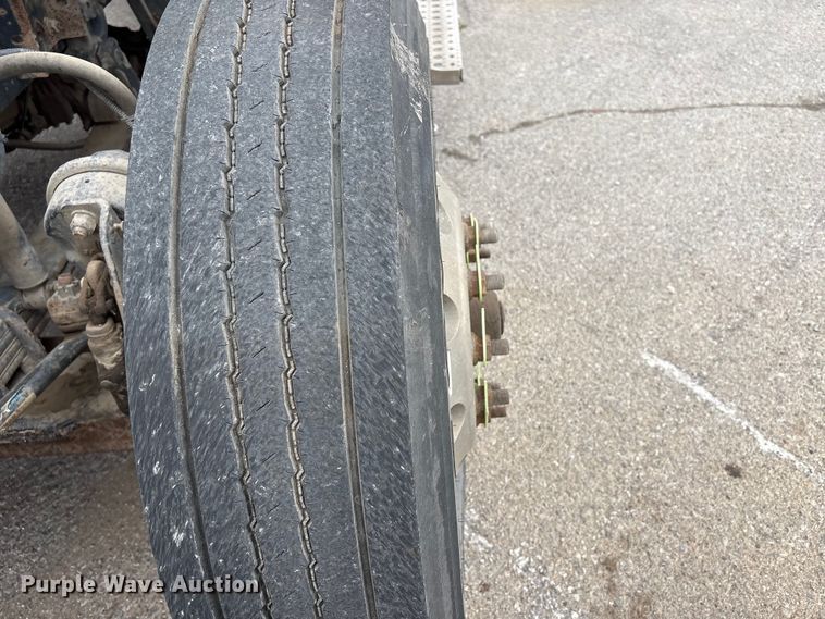 image for item FB8691 2009 Freightliner FLD120 semi truck