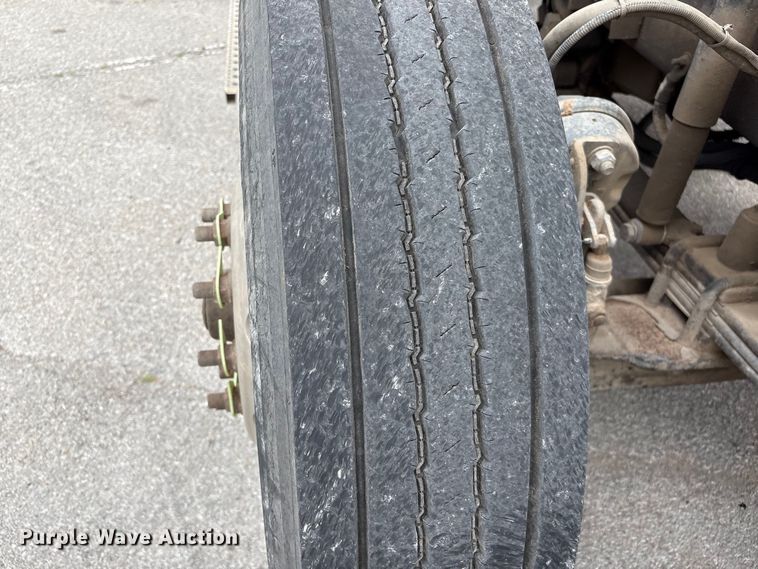 image for item FB8691 2009 Freightliner FLD120 semi truck