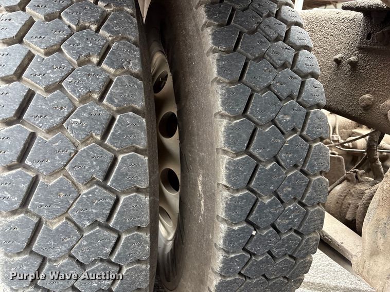 image for item FB8691 2009 Freightliner FLD120 semi truck