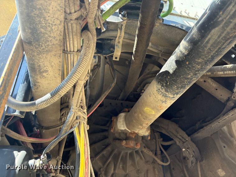 image for item FB8692 2009 Freightliner FLD120 semi truck