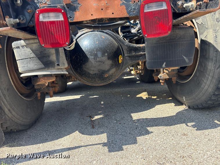 image for item FB8692 2009 Freightliner FLD120 semi truck