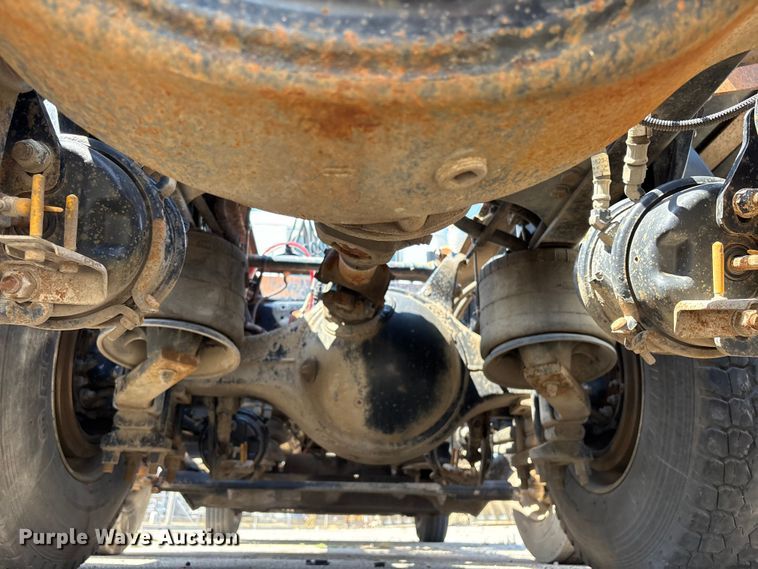 image for item FB8692 2009 Freightliner FLD120 semi truck