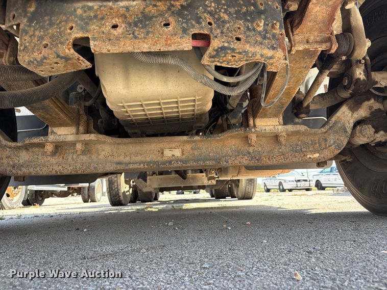 image for item FB8692 2009 Freightliner FLD120 semi truck