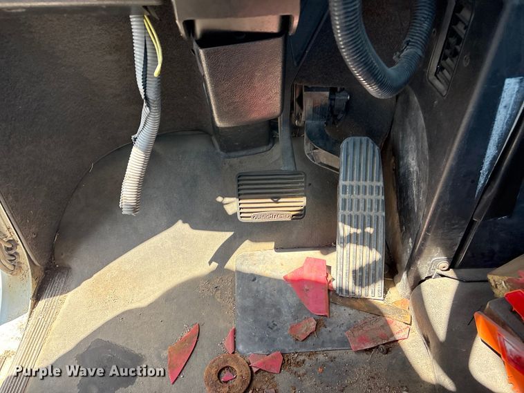 image for item FB8692 2009 Freightliner FLD120 semi truck