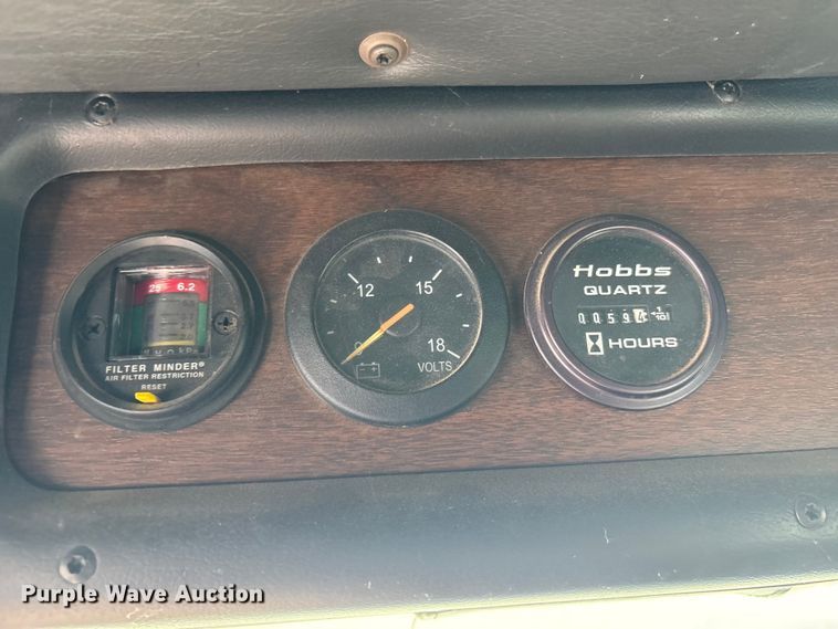 image for item FB8692 2009 Freightliner FLD120 semi truck