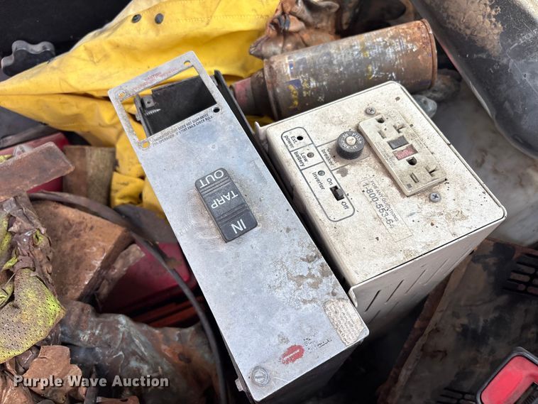 image for item FB8692 2009 Freightliner FLD120 semi truck