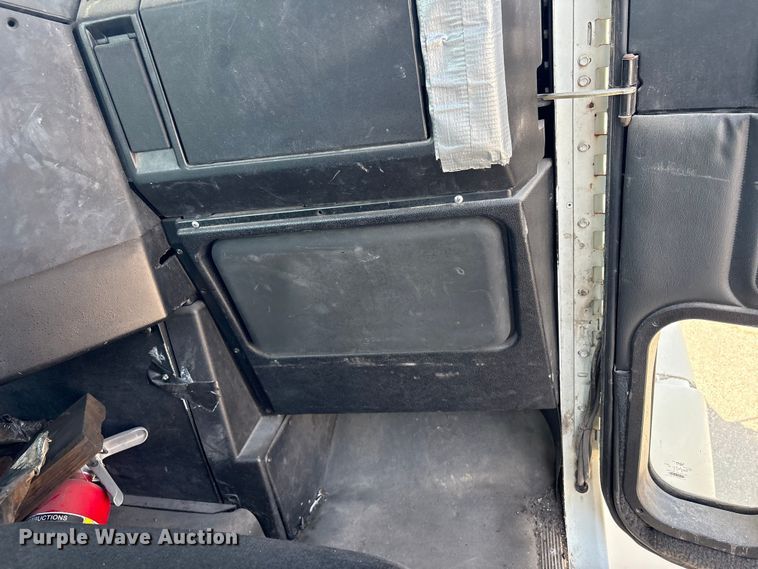 image for item FB8692 2009 Freightliner FLD120 semi truck