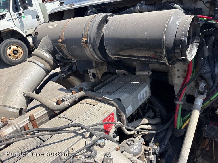 image for item FB8692 2009 Freightliner FLD120 semi truck