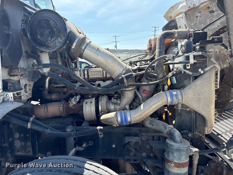 image for item FB8692 2009 Freightliner FLD120 semi truck