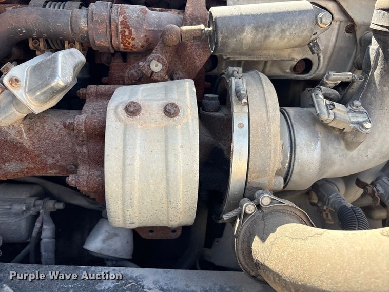 image for item FB8692 2009 Freightliner FLD120 semi truck