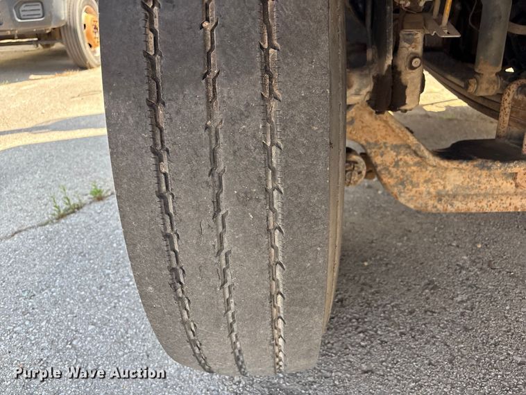 image for item FB8692 2009 Freightliner FLD120 semi truck