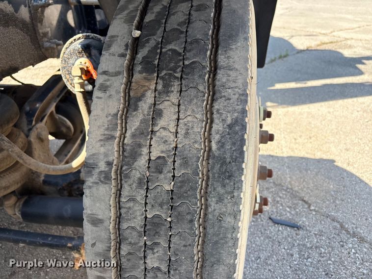 image for item FB8692 2009 Freightliner FLD120 semi truck