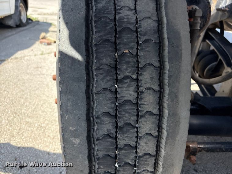 image for item FB8692 2009 Freightliner FLD120 semi truck