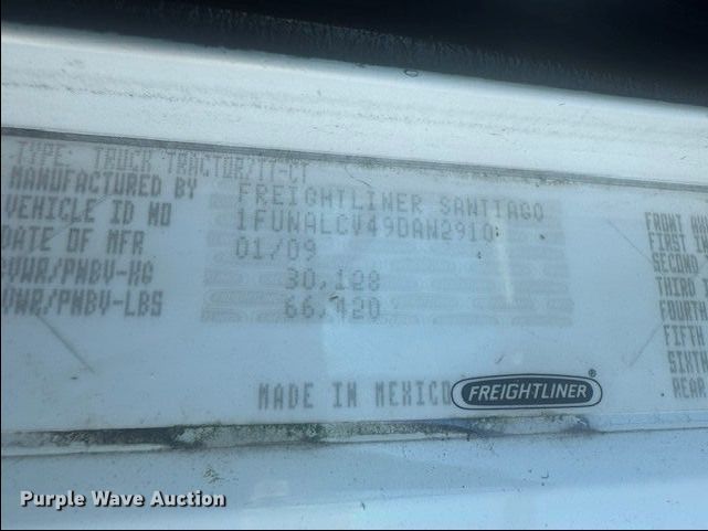 image for item FB8692 2009 Freightliner FLD120 semi truck
