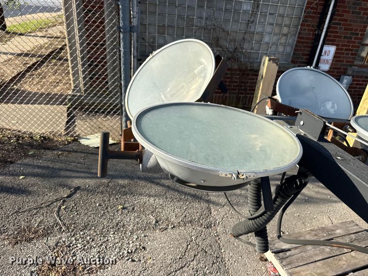 image for item FB8694 2006 WANCO LTC4 light plant