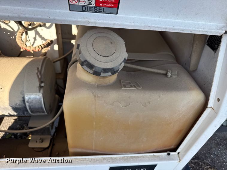 image for item FB8694 2006 WANCO LTC4 light plant