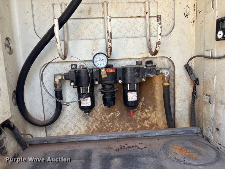 image for item FB8695 2010 International WorkStar 7400 utility / service truck