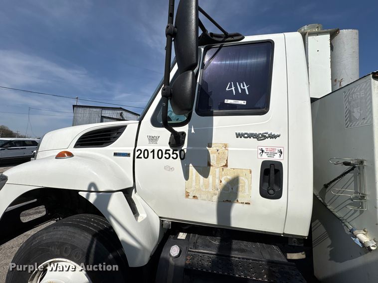 image for item FB8695 2010 International WorkStar 7400 utility / service truck