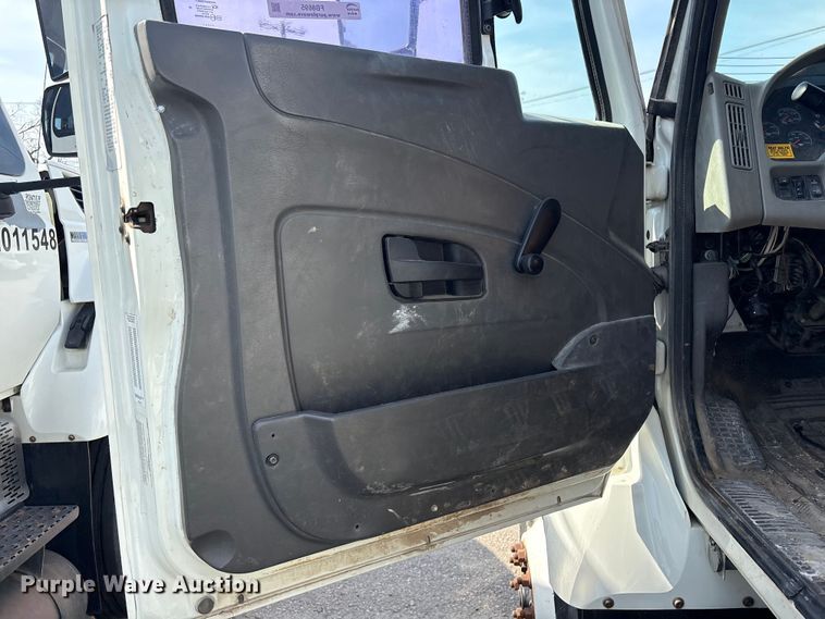 image for item FB8695 2010 International WorkStar 7400 utility / service truck