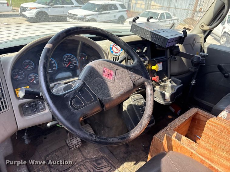 image for item FB8695 2010 International WorkStar 7400 utility / service truck