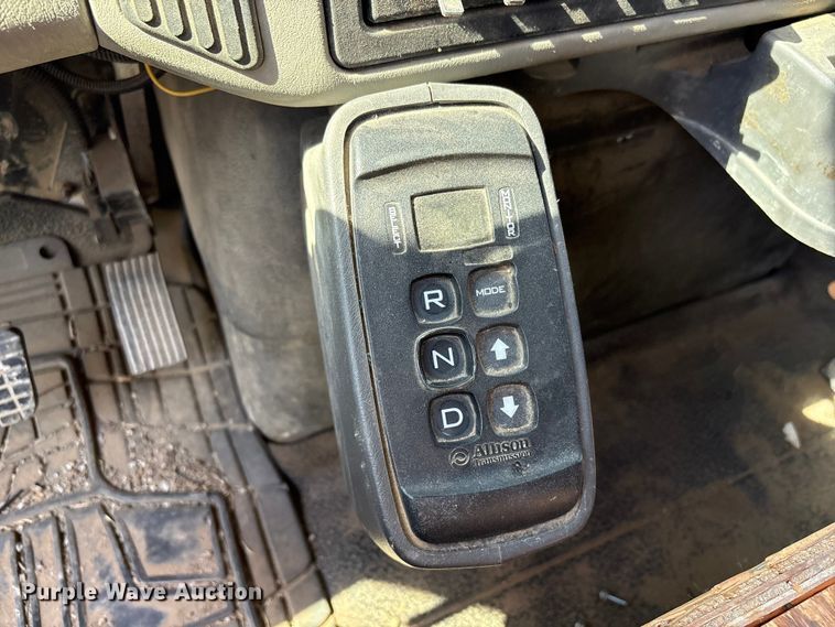 image for item FB8695 2010 International WorkStar 7400 utility / service truck