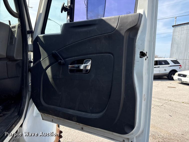 image for item FB8695 2010 International WorkStar 7400 utility / service truck