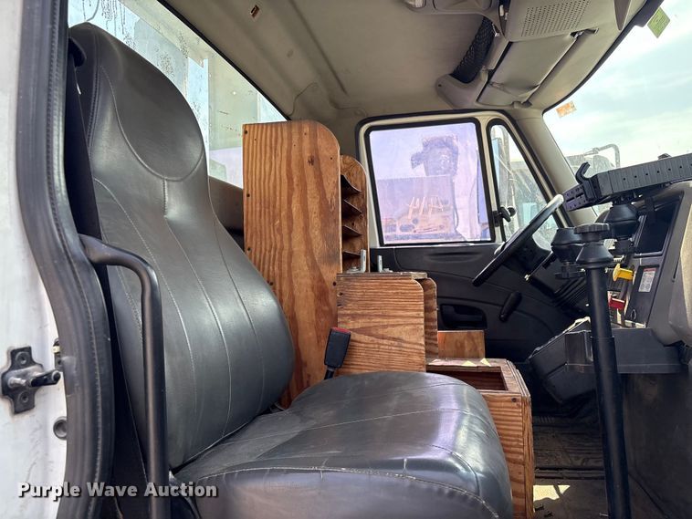 image for item FB8695 2010 International WorkStar 7400 utility / service truck