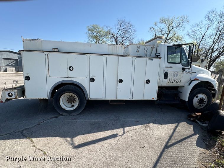 image for item FB8696 2010 International DuraStar 4400 utility / service truck